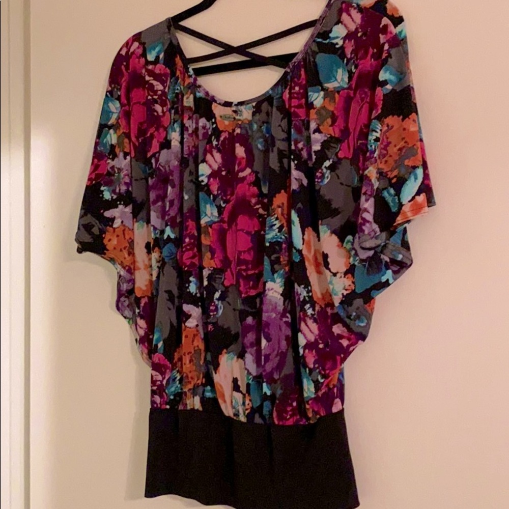 Candie’s floral blouse - flowy & colorful!